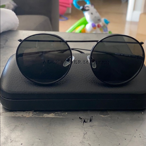 Alexander McQueen Accessories - Alexander McQueen sun glasses